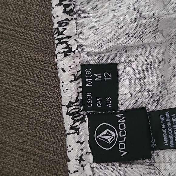 Volcom Bae Bae tube tank - Picture 6 of 6